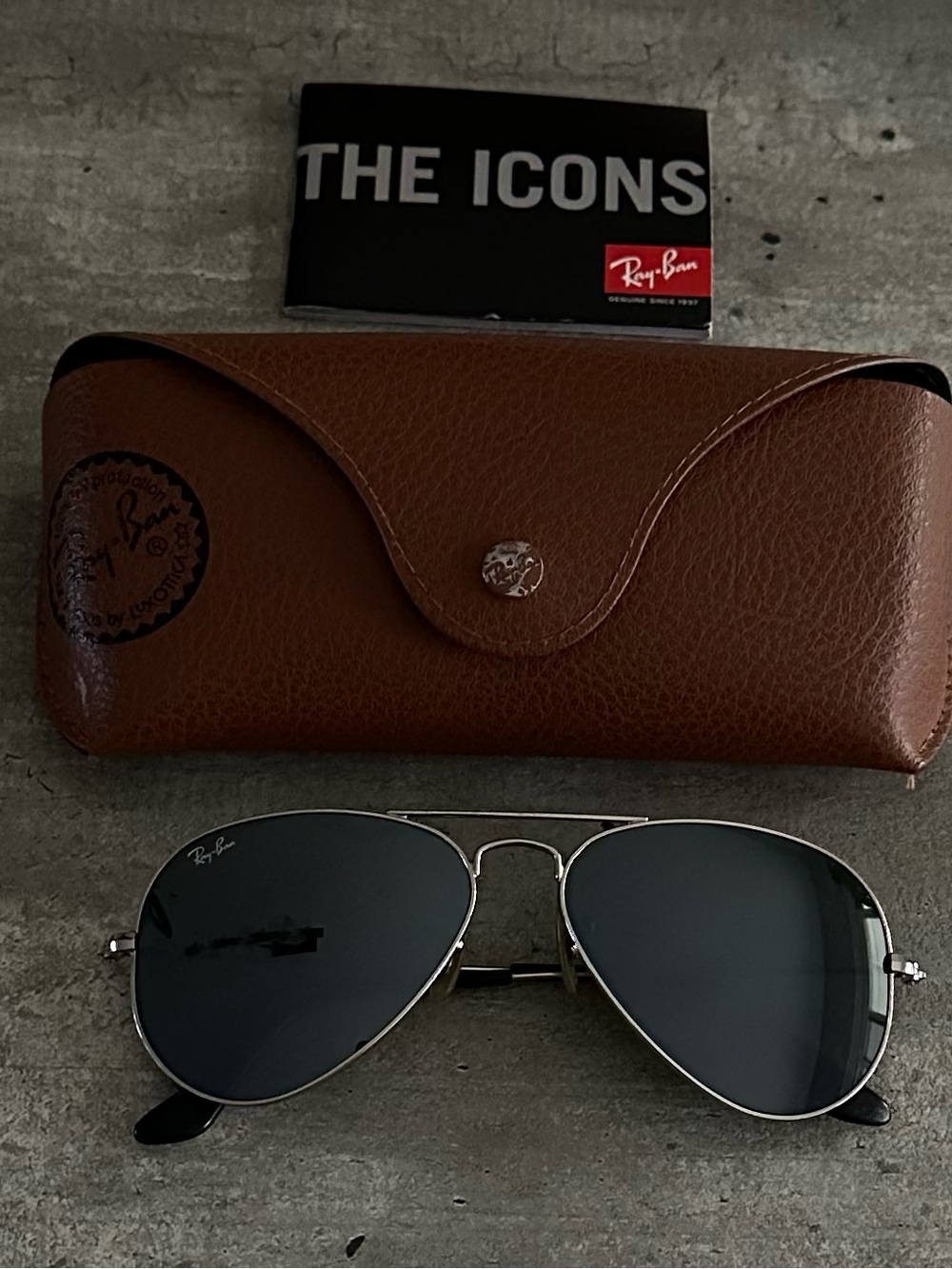 Ray-Ban  Men’s- Unisex Aviator Sunglasses with Brown Leather Case - Black Lenses